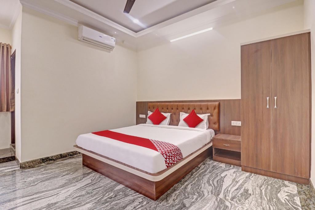 Collection O Ashraya Paradise in Bengaluru, India