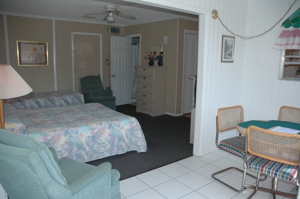 Dolphin Inn Resort - photo 3