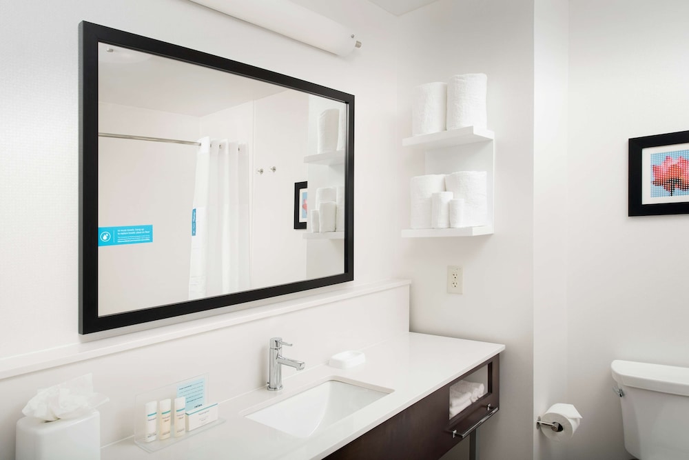 Hampton Inn & Suites San Antonio Lackland AFB SeaWorld - photo 14