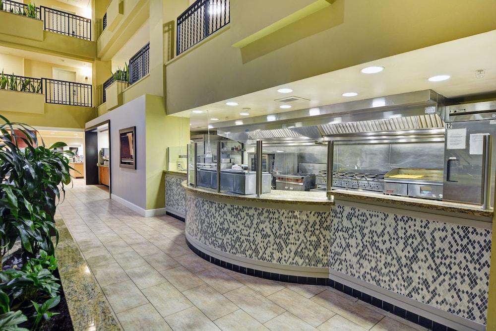 Embassy Suites by Hilton Valencia - photo 21
