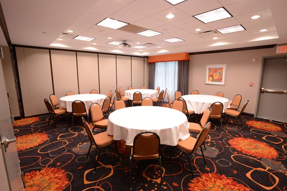 Hampton Inn & Suites Albany At Albany Mall - photo 47