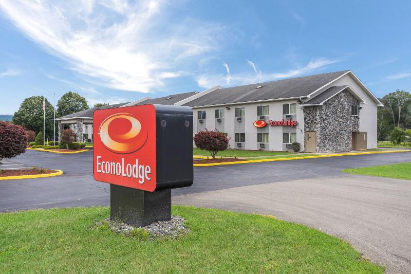 Econo Lodge Painted Post Corning - carbon neutral hotel in Painted Post