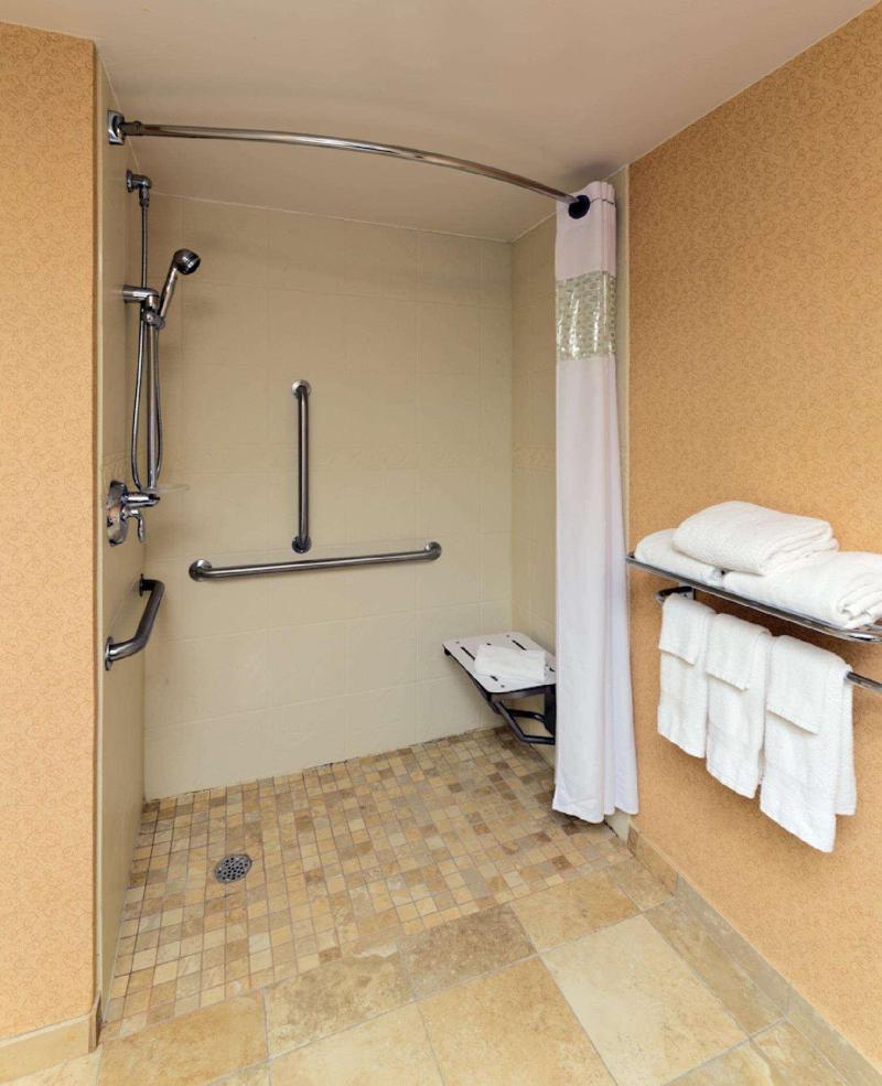 Hampton Inn Rockford - photo 19