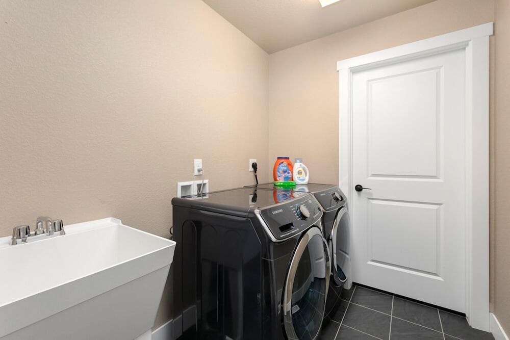 Amazing Urban Townhome near Breweries & River - photo 29