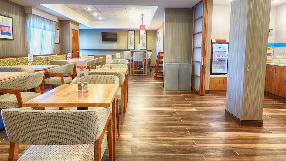 Holiday Inn Express Bordentown Trenton South by IHG - photo 23