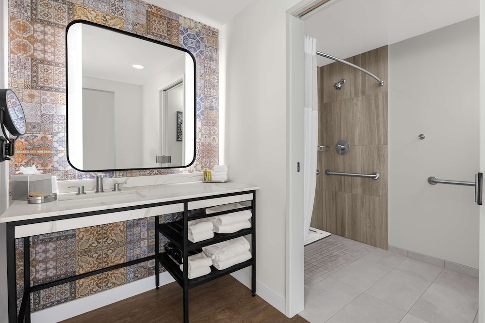The Cassara Carlsbad Tapestry Collection by Hilton - photo 54