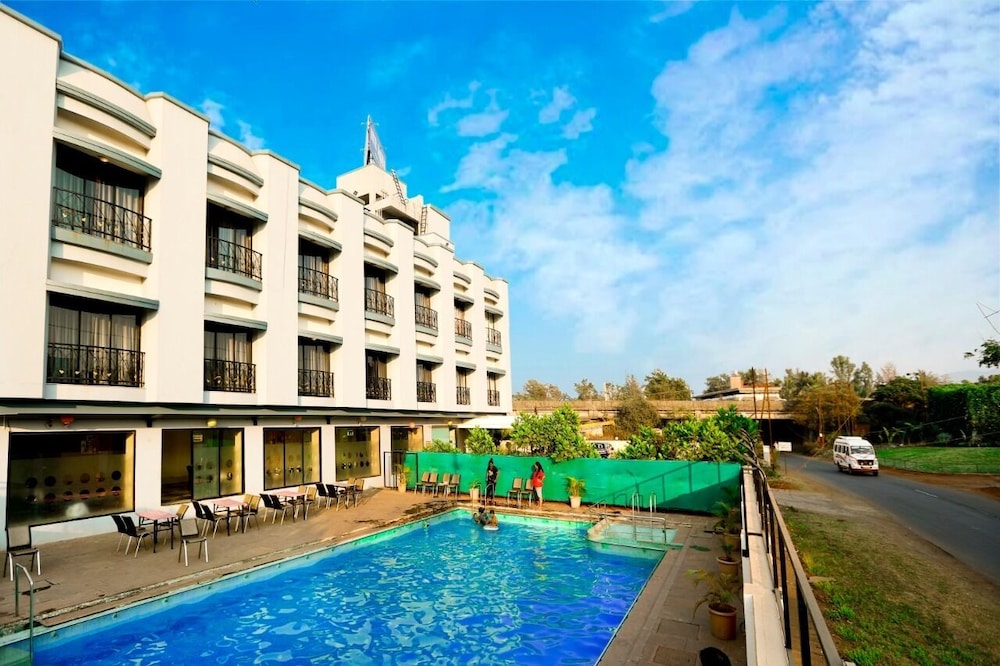 Hotel Aristro in Lonavla, India