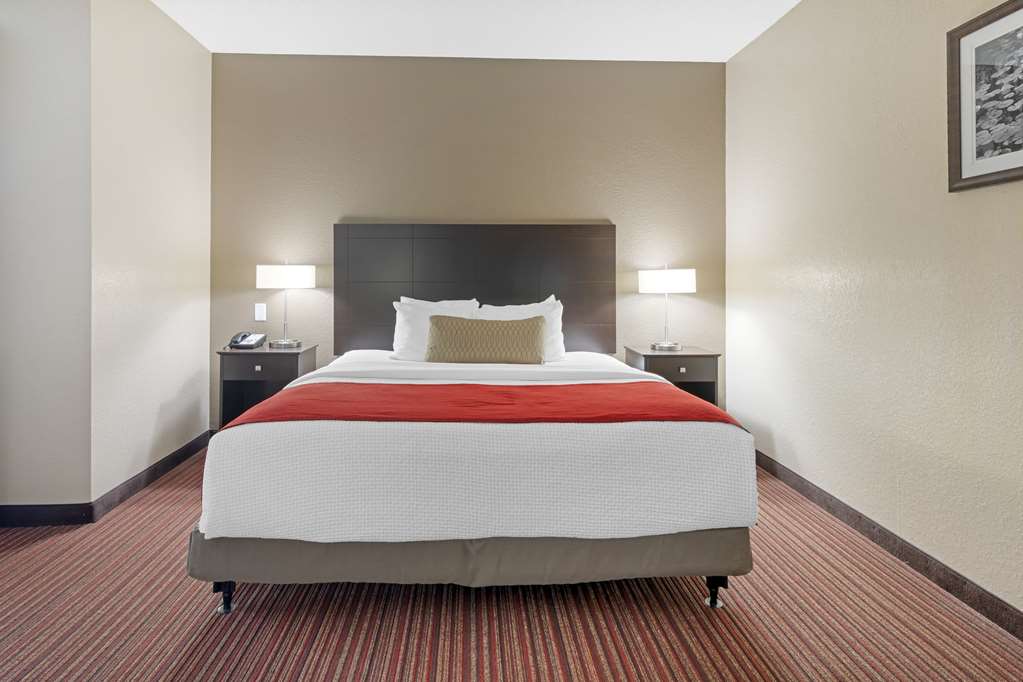 Best Western Plus Bradbury Inn & Suites - photo 21