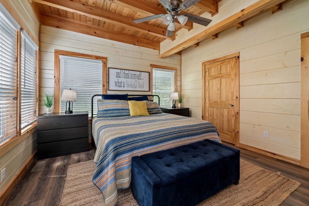 Countryside Comfort By Ghosal Luxury Lodging in Sevierville, United States