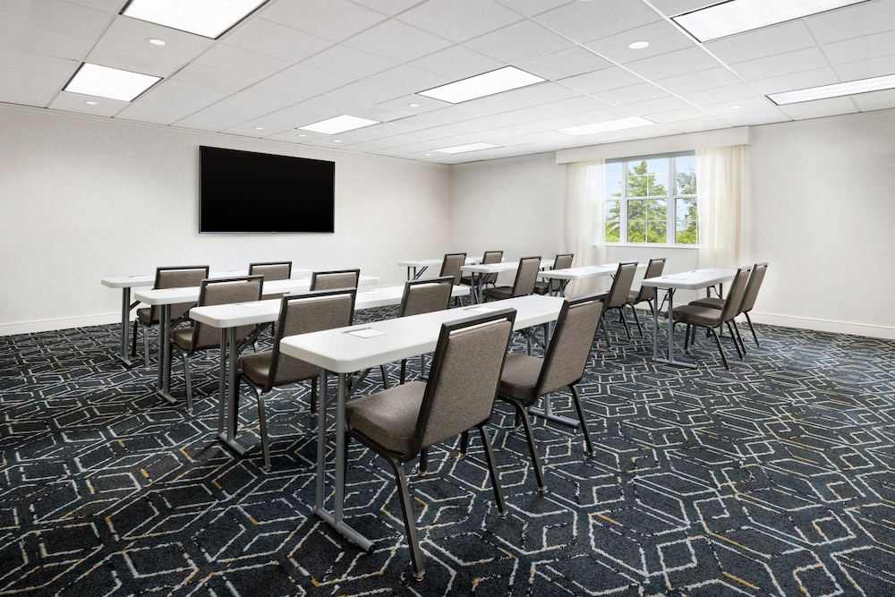 Homewood Suites by Hilton Portsmouth - photo 33