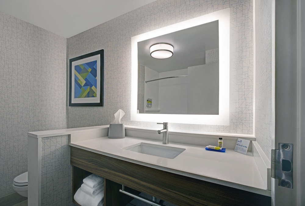 Holiday Inn Express Milwaukee Downtown by IHG - photo 21
