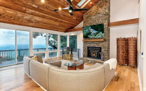 Mountain Top Escape Stunning mountain views in Jasper, United States