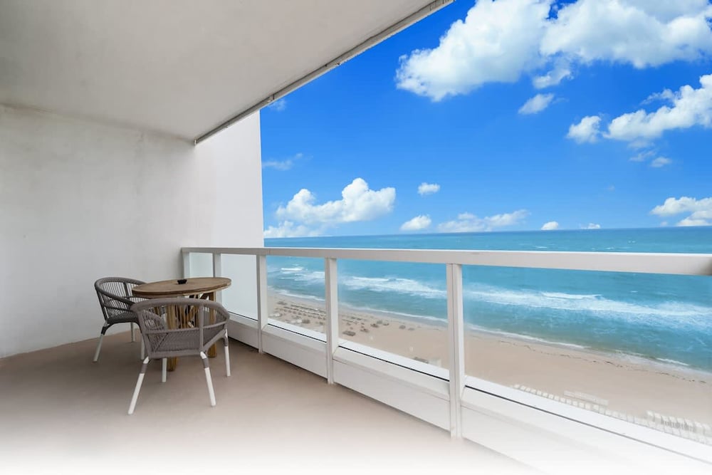Fontainebleau Miami Beach Private Luxury Suites - photo 423