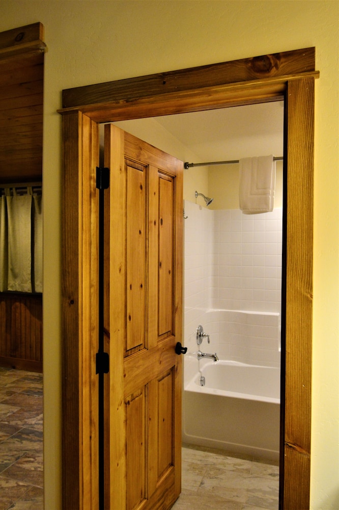 McAllister Inn & Lodging - photo 16