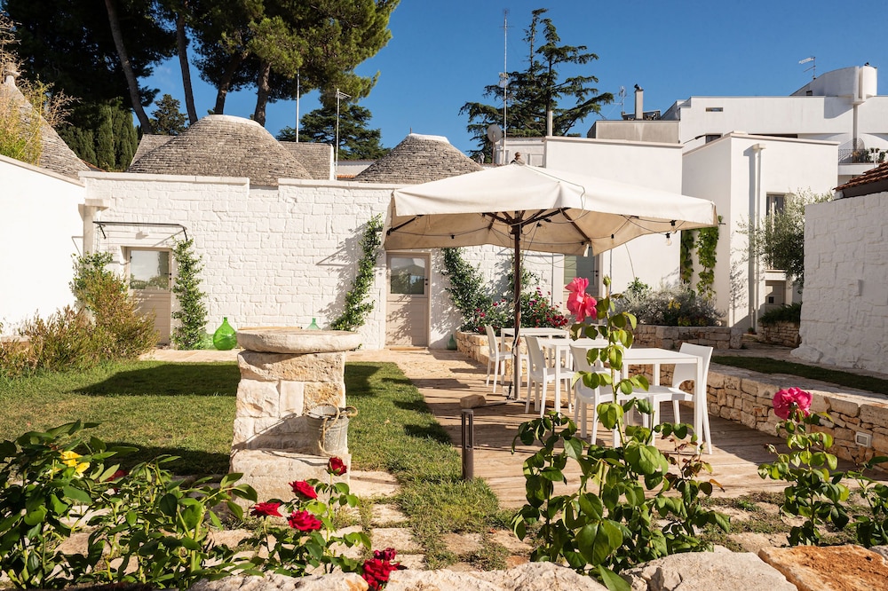 Trulli in corte - last minute hotel in Alberobello