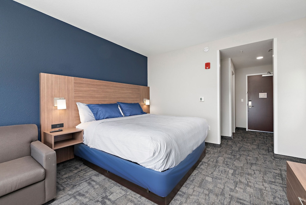 Holiday Inn Exp Parkville - photo 17