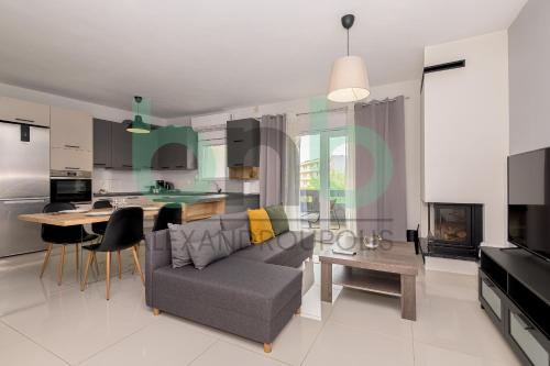 Luxurious Tsimiski 3BDR 3rd Floor — 4-Star Luxury Hotel in Alexandroupoli, Greece