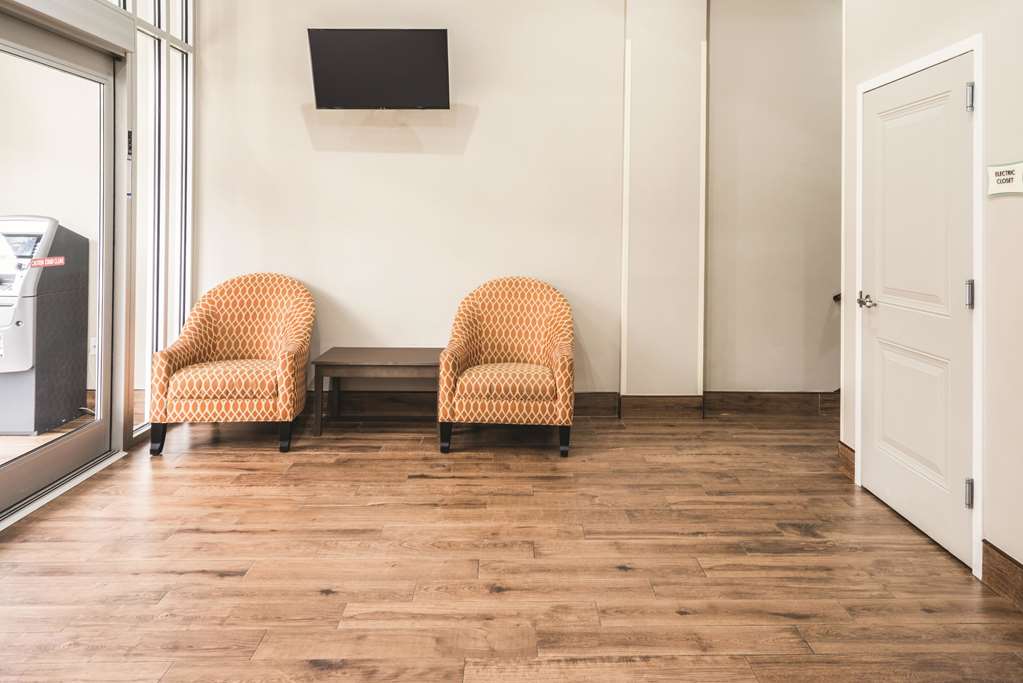 La Quinta Inn & Suites by Wyndham Brooklyn Central - photo 5