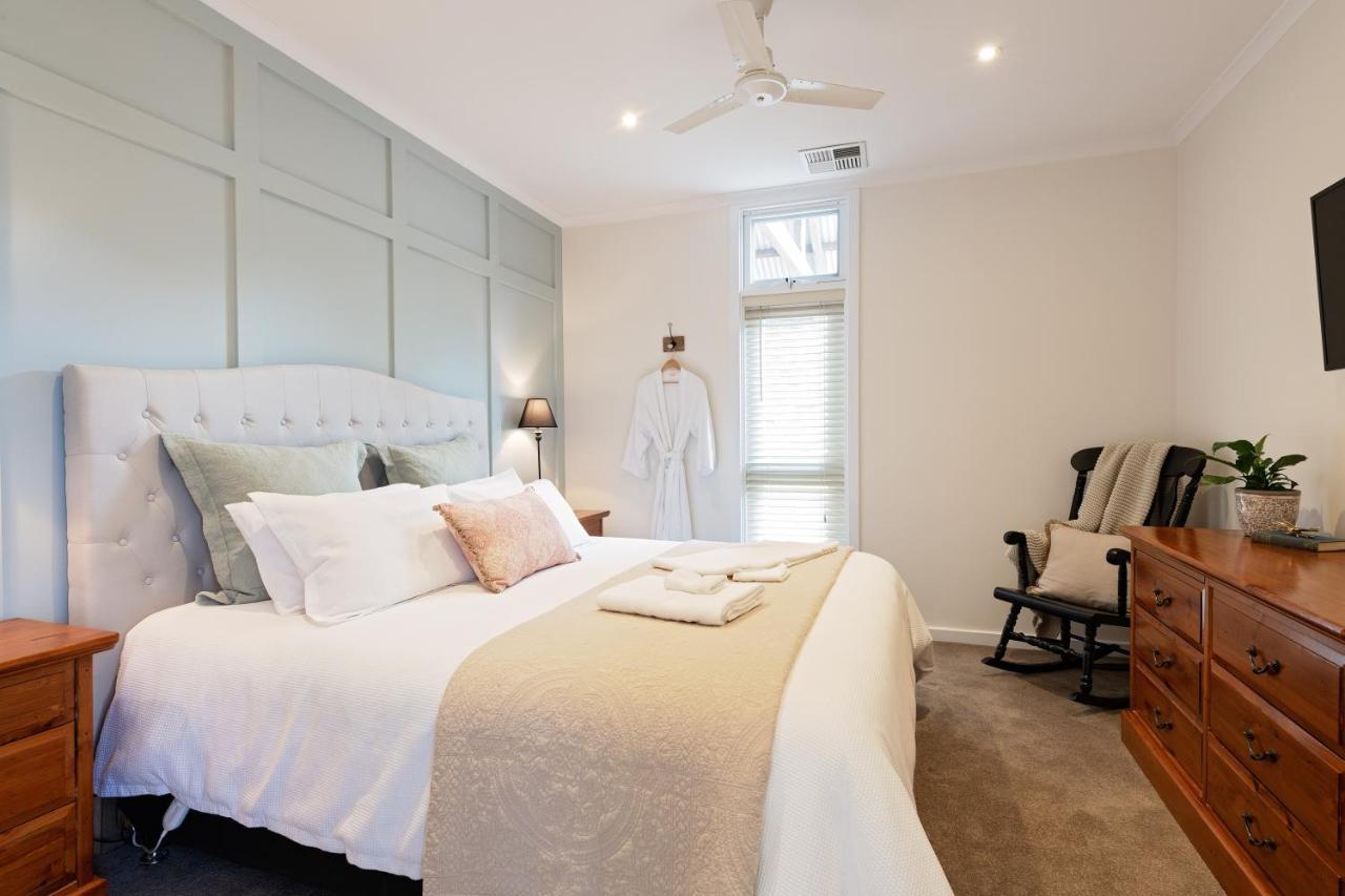 Studio One Crafers — 4-Star Luxury Hotel in Crafers, Australia