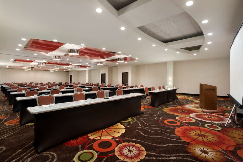 Embassy Suites by Hilton Jackson North Ridgeland - photo 37