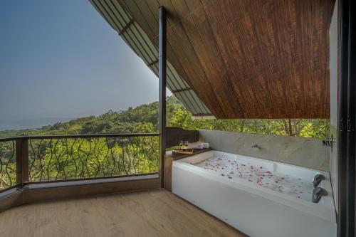 SaffronStays Aranya Vilas & Raanwaara Cottage — 4-Star Luxury Hotel in Lonavla, India