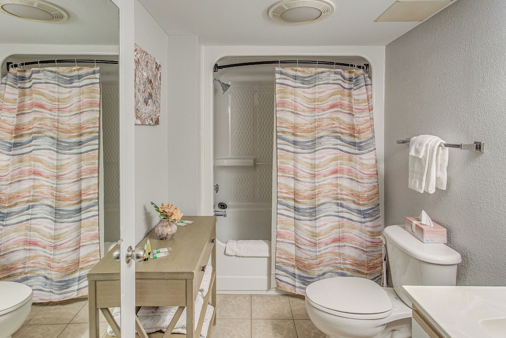 Steps to Beach: Bay Watch Resort Studio - photo 11