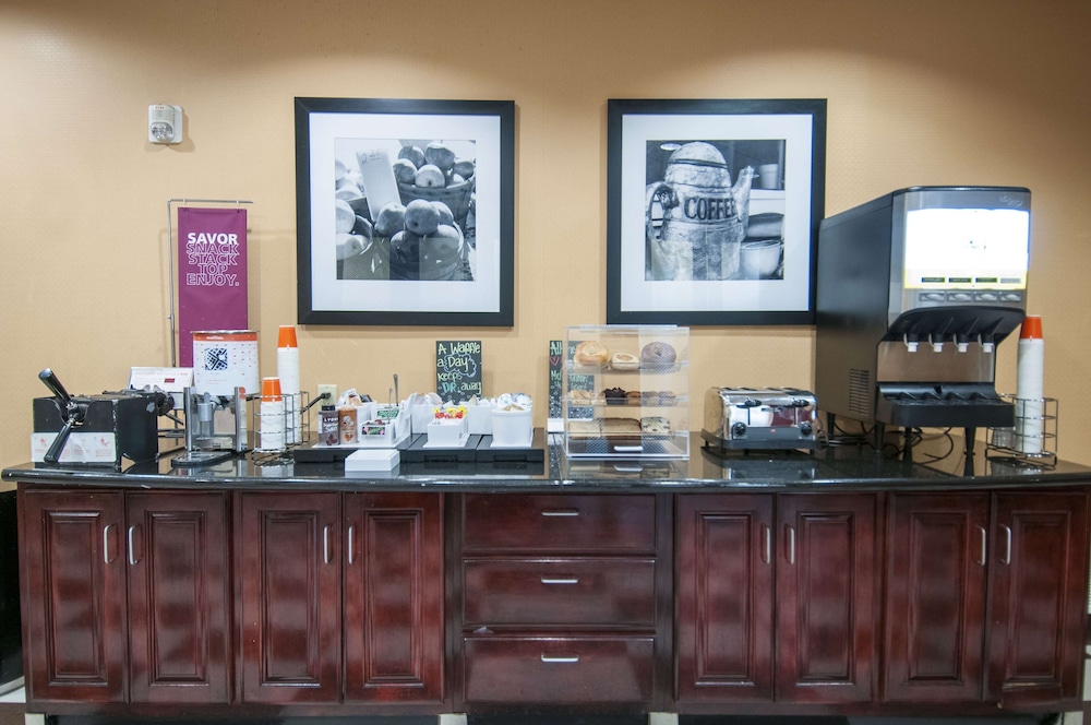 Hampton Inn & Suites Waxahachie - photo 28