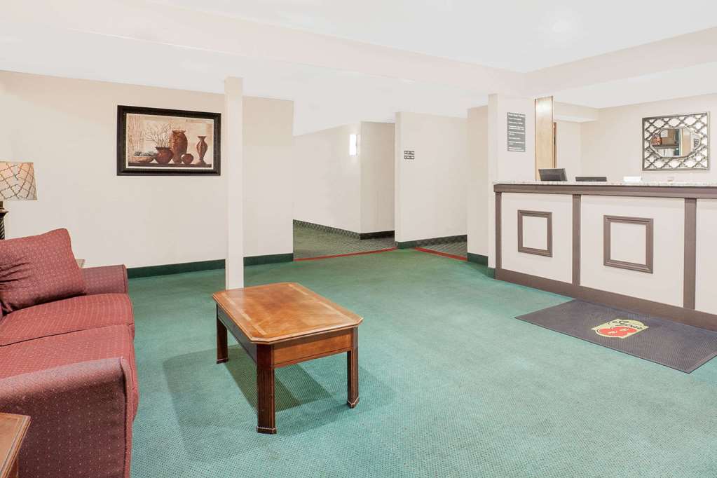 Super 8 by Wyndham Middletown - photo 4