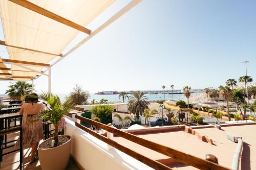 Ocean Nomads Coworking 17999211 — Arona