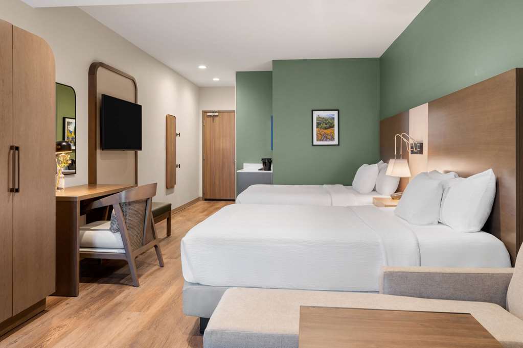 La Quinta Inn and Suites by Wyndham Lincoln - photo 31