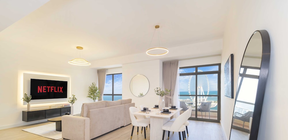 LUX The Dubai Eye Sea View Suite — 5-Star Luxury Hotel in Dubai, United Arab Emirates