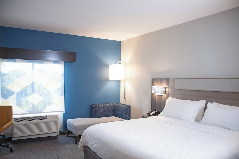 Holiday Inn Express and Suites Overland Park by IHG - photo 11