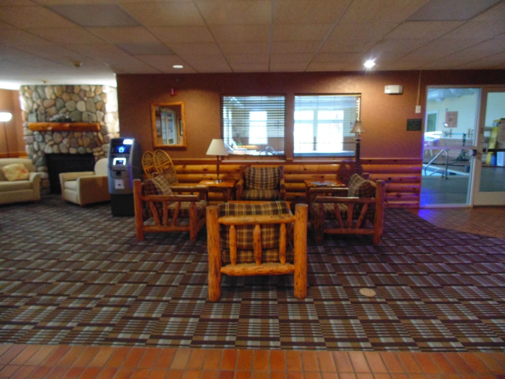 American Inn and Suites Houghton Lake - photo 29
