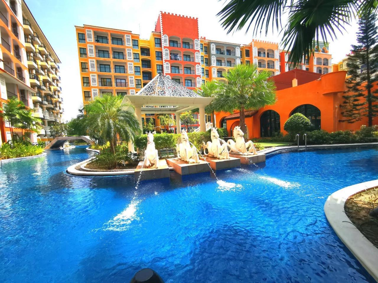D14 Venetian Condo Resort Pattaya Pool Connected Netflix in Pattaya, Thailand