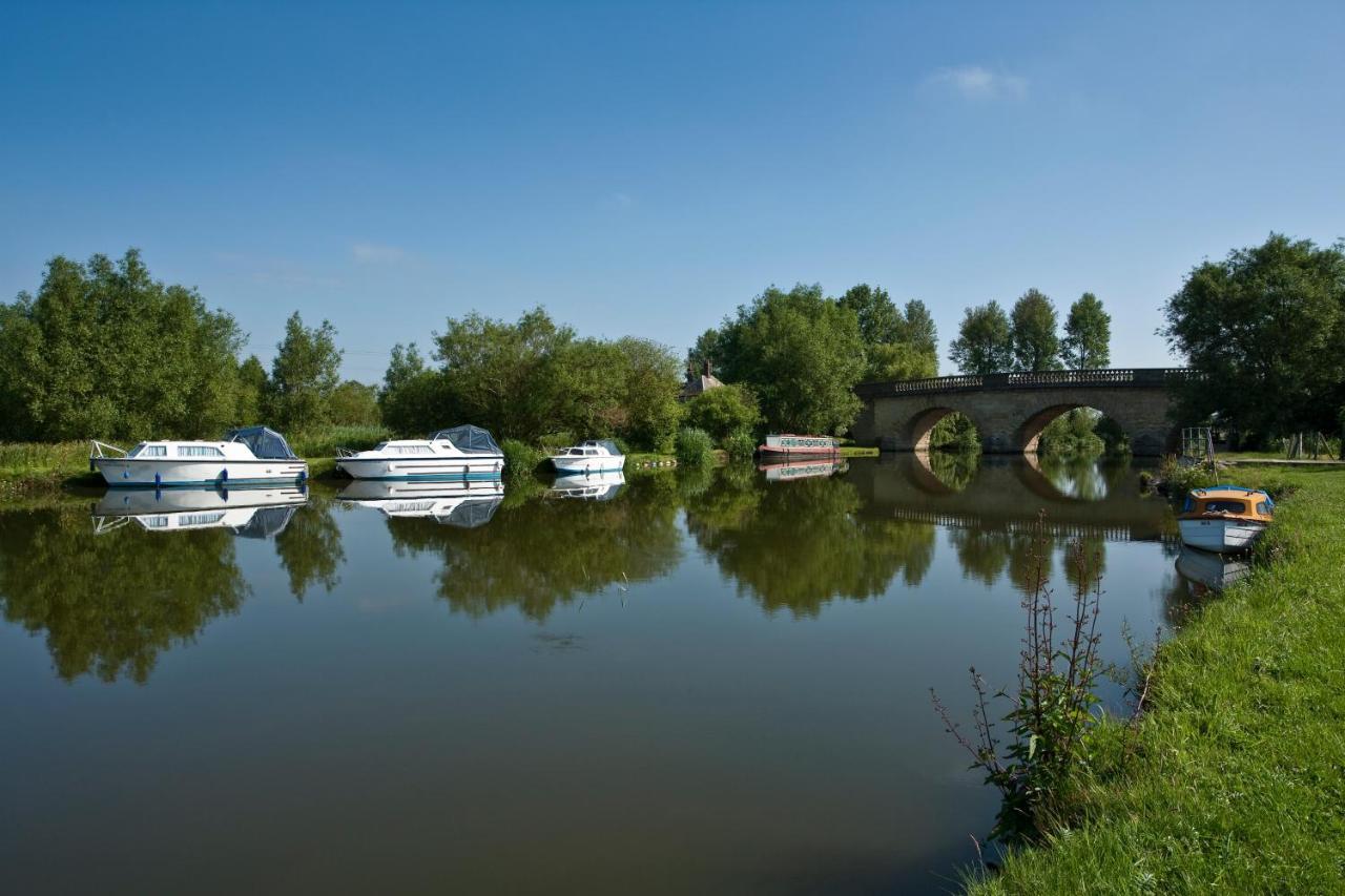 Oxford Riverside Glamping in Witney, United Kingdom
