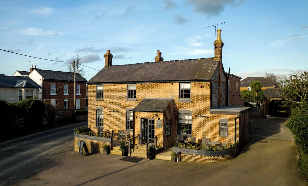 The Cherry Tree Hotel - carbon neutral hotel in Chinnor