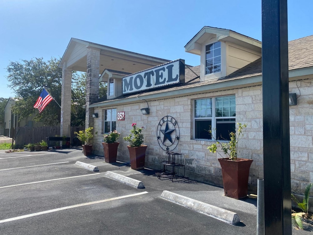 Cedar Creek Inn - photo 45