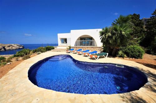 Villa Casa Blanca Carbo by Sealand Villas — 4-Star Luxury Hotel in Pollenca, Spain