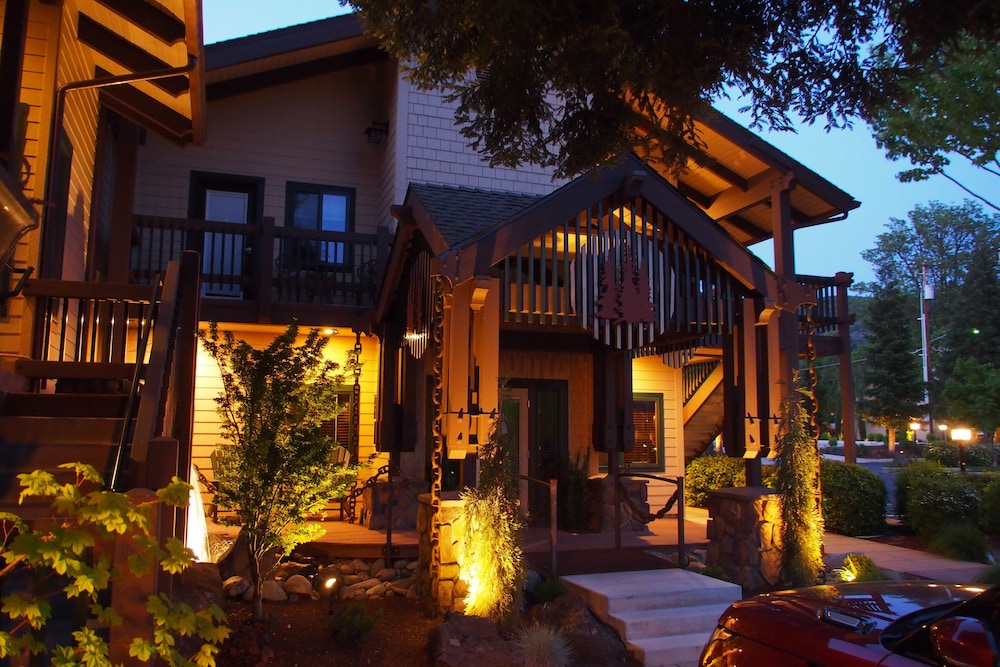 Redwood Garden Inn - photo 23