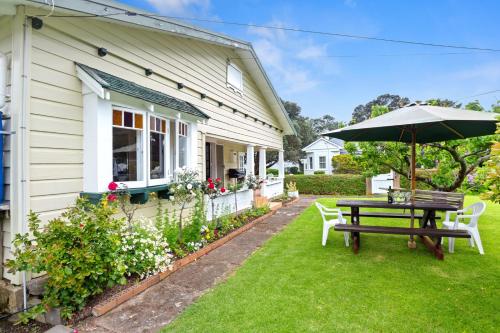 Whare Nui on Rennie Thames Holiday Home — 4-Star Luxury Hotel in Thames, New Zealand