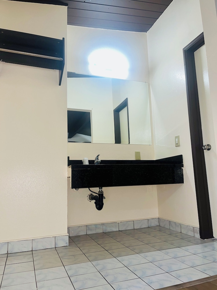 Del Aire Inn Lax - photo 20