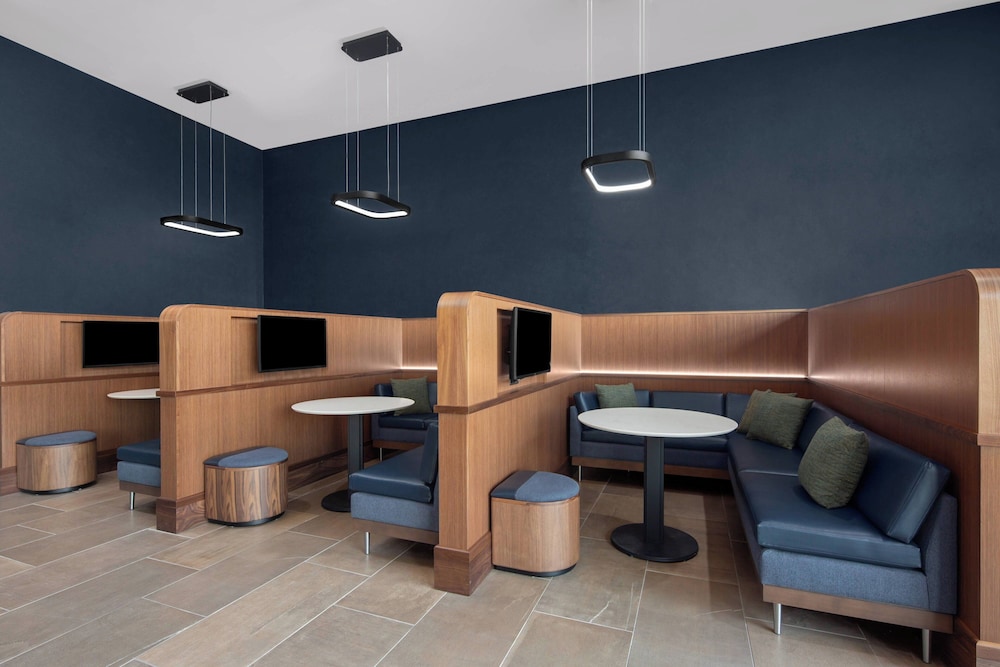 Courtyard by Marriott Lansing Downtown - photo 26