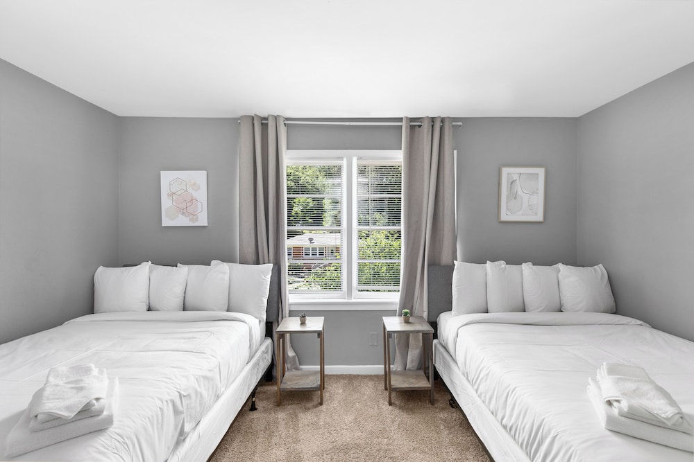 Beds on Broadmoor Two Units — Birmingham — photo 3