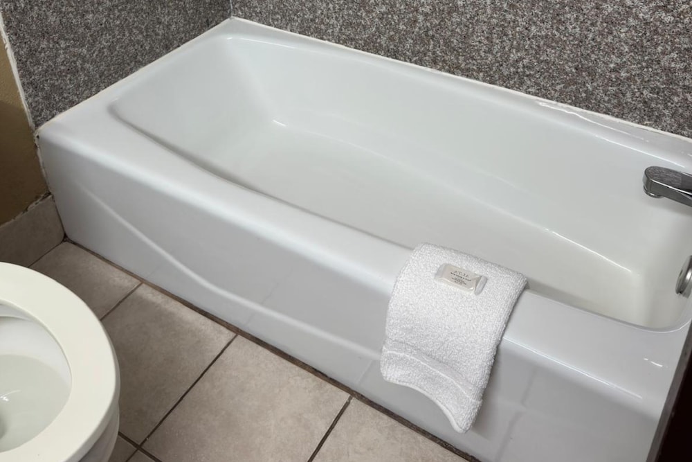 Surestay Plus Hotel by Best Western Oklahoma City North - photo 22