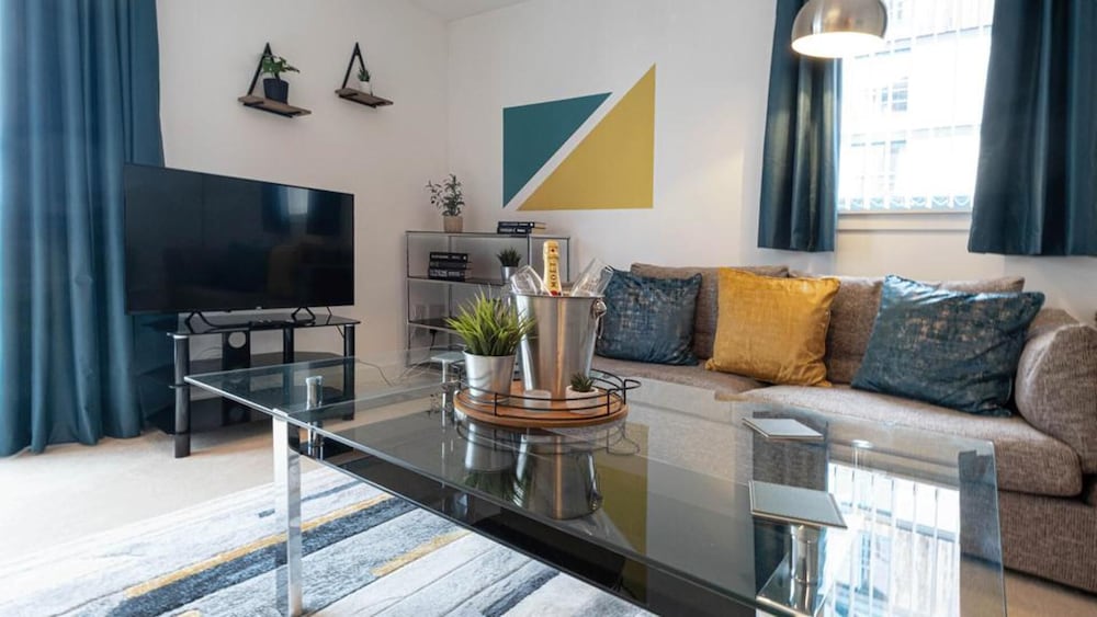 Cozy Dundee Apartment With a View — 4-Star Luxury Hotel in Dundee, United Kingdom
