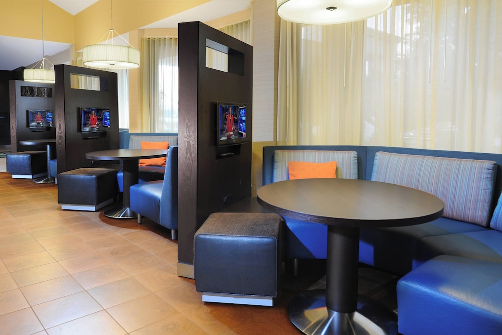 Courtyard by Marriott Houston Hobby Airport - photo 13