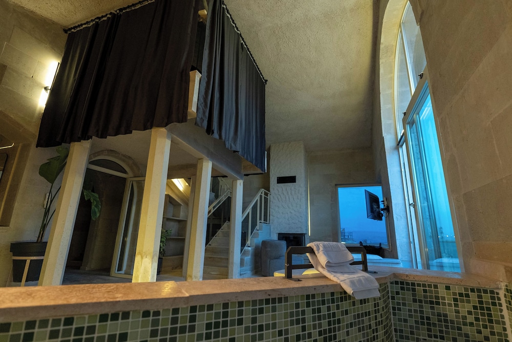 Be Still Alexa Smart Luxury Escape Adults Only — Uerguep — photo 5