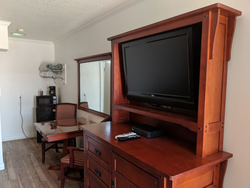 Imperial 400 Motor Inn - photo 16