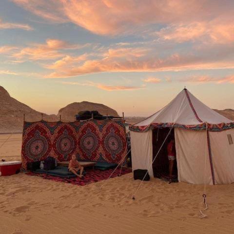Desert Son - carbon neutral hotel in Unknown City