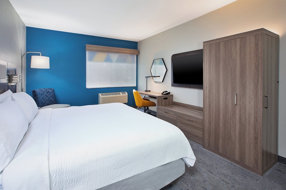 Holiday Inn Express & Suites Wauseon by IHG - photo 16